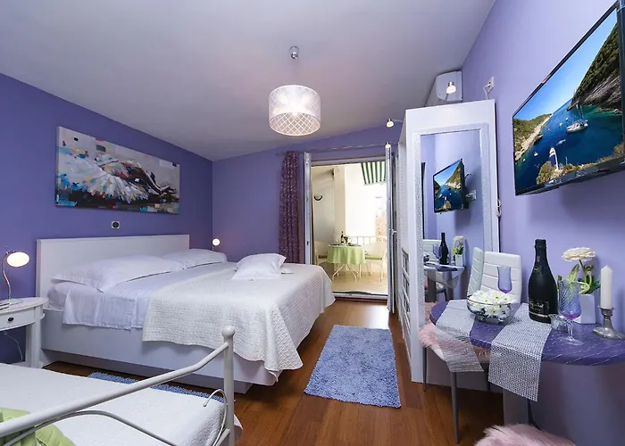 Gemuetliche Ferienwohnung Mit Terrasse In Bidol