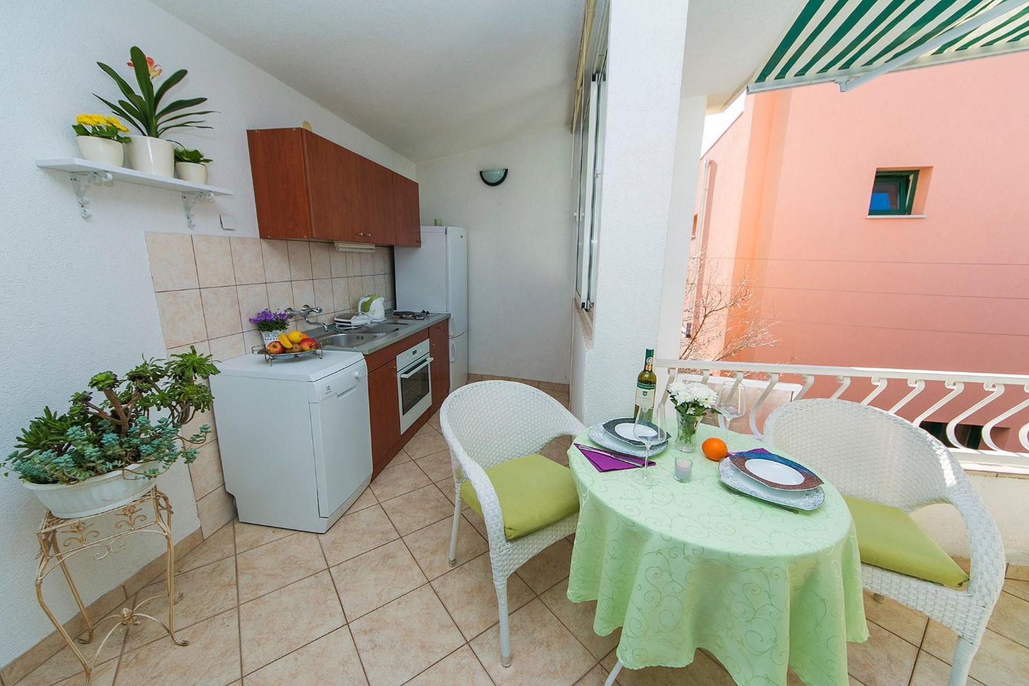 Apartment Gemuetliche Mit Terrasse In Bidol
