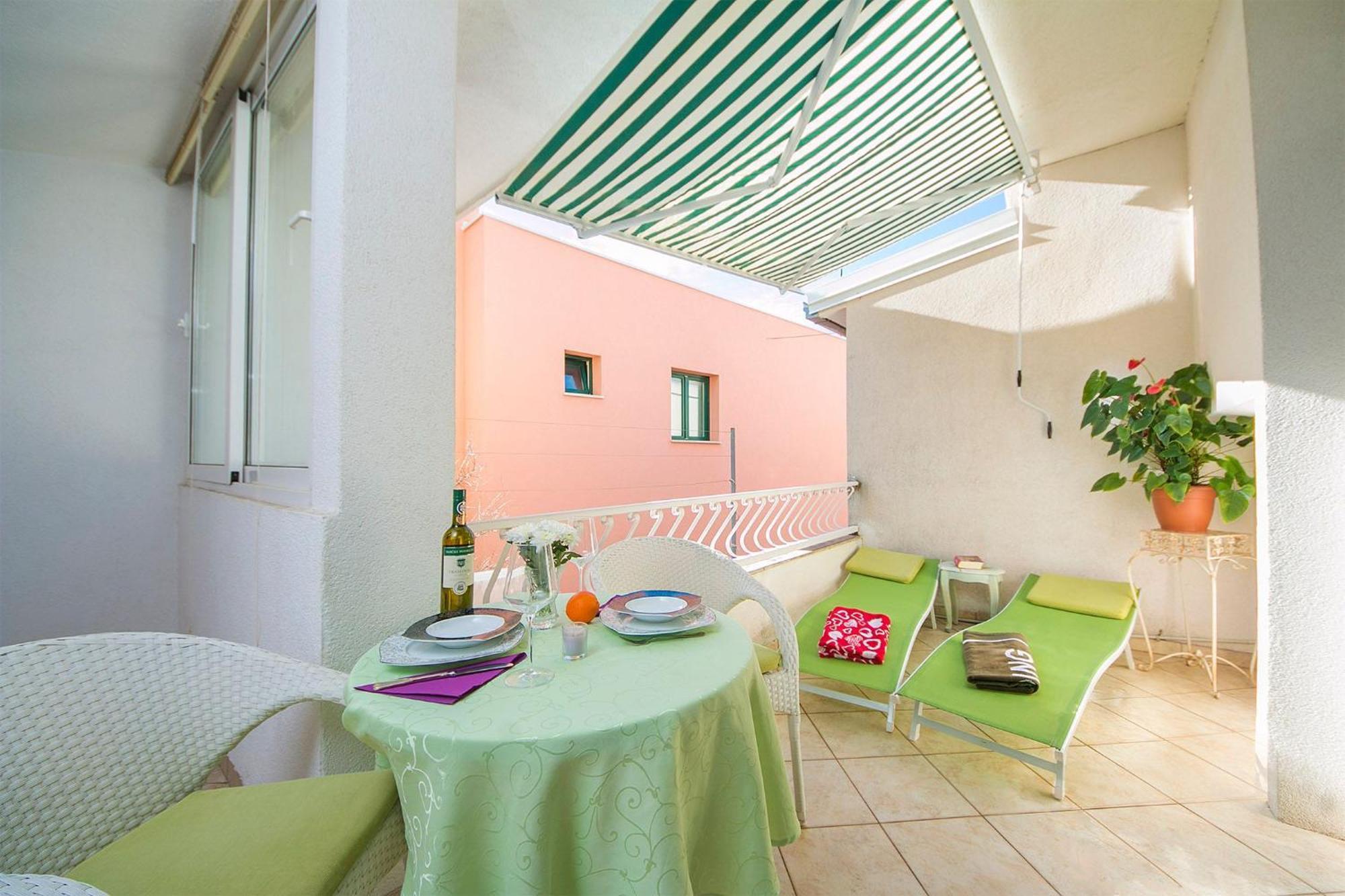Gemuetliche Mit Terrasse In Bidol